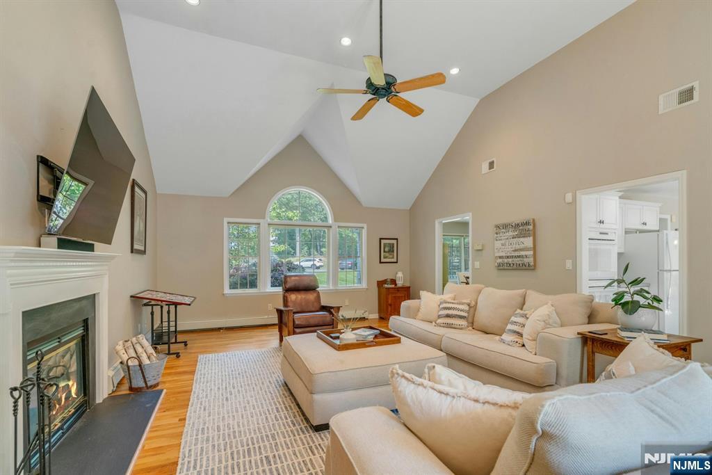 33 Walton Avenue