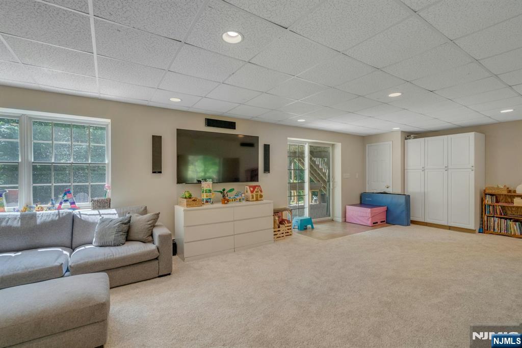 33 Walton Avenue