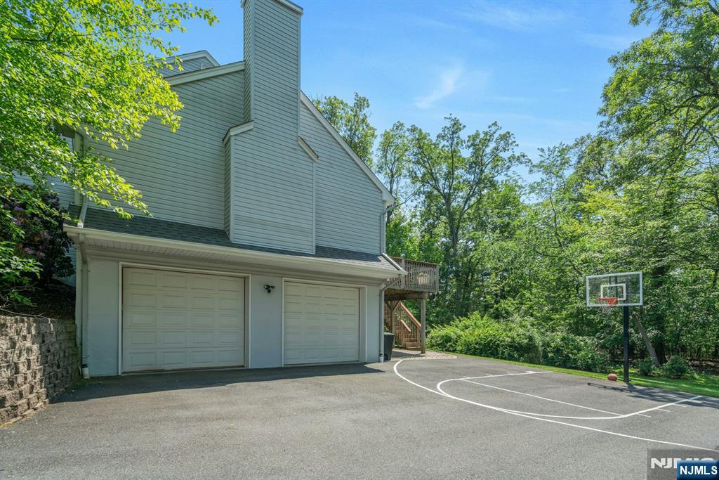 33 Walton Avenue