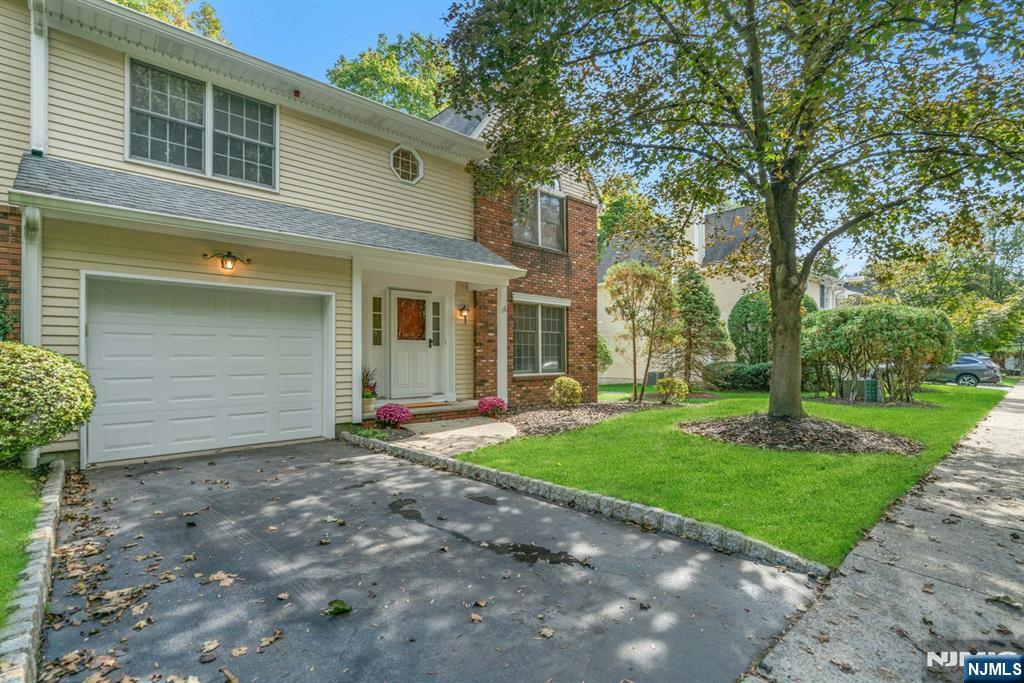 16 Carriage Lane