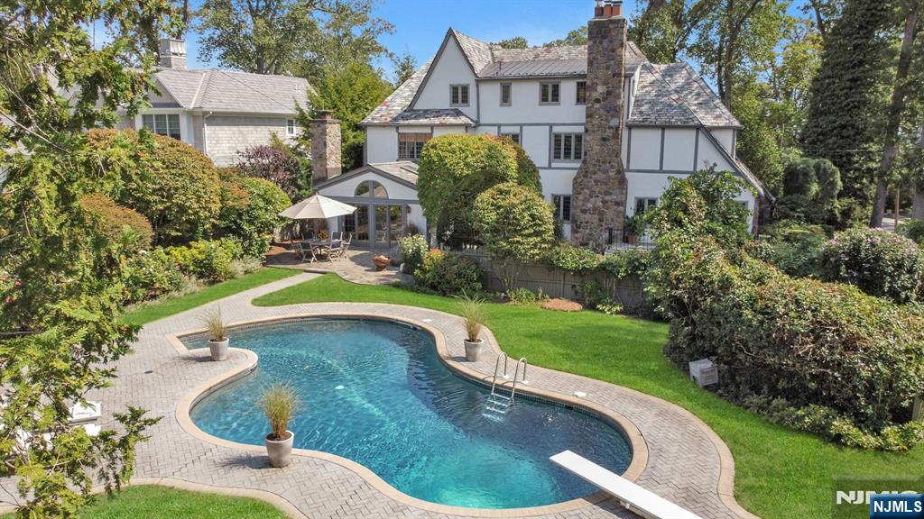 350 Highland Avenue