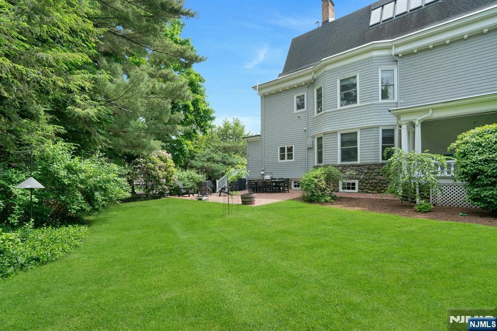 141 End Avenue