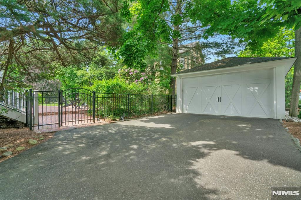 141 End Avenue