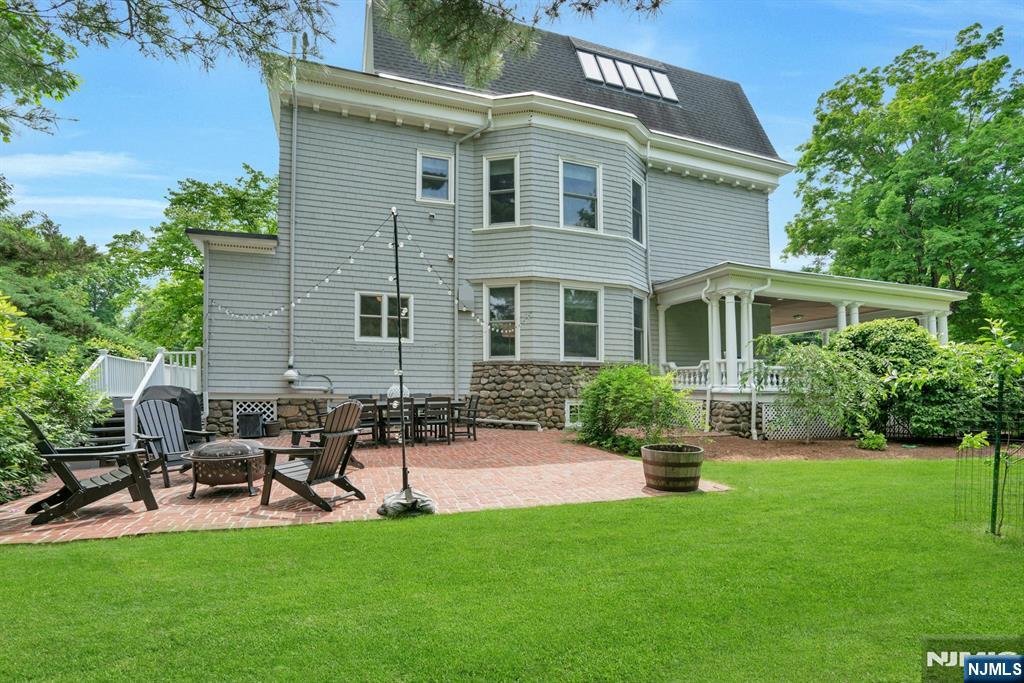 141 End Avenue