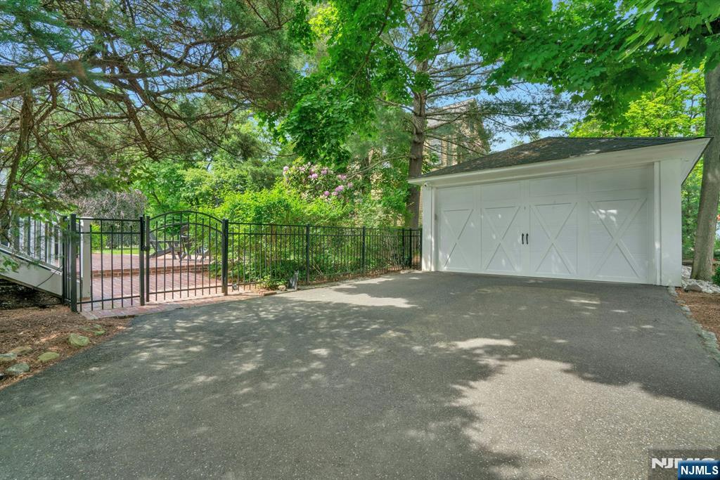 141 End Avenue