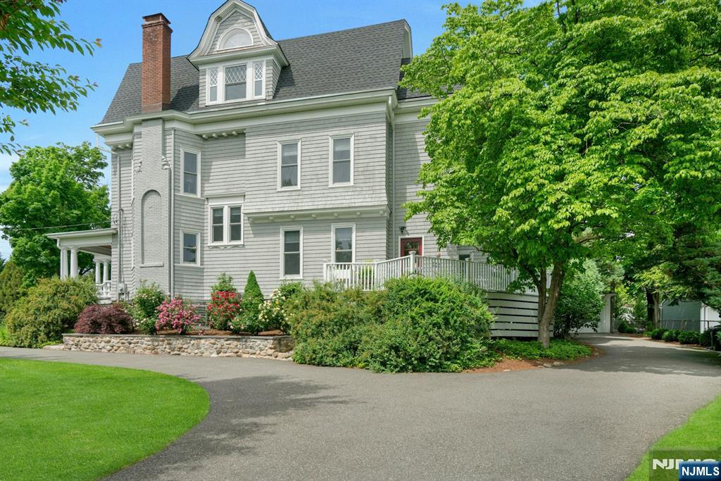 141 End Avenue