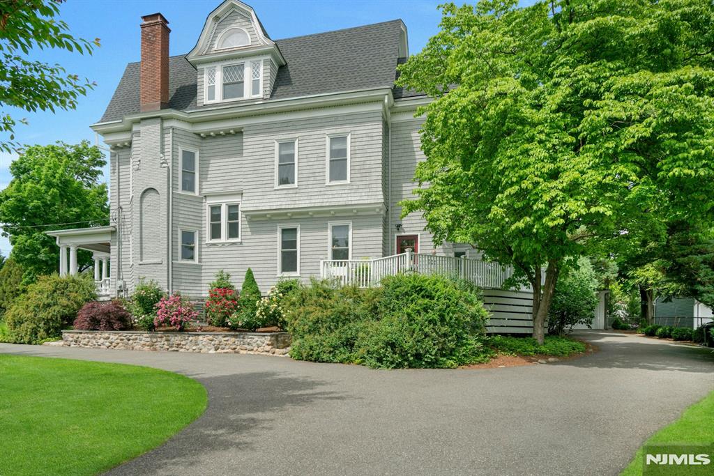 141 End Avenue