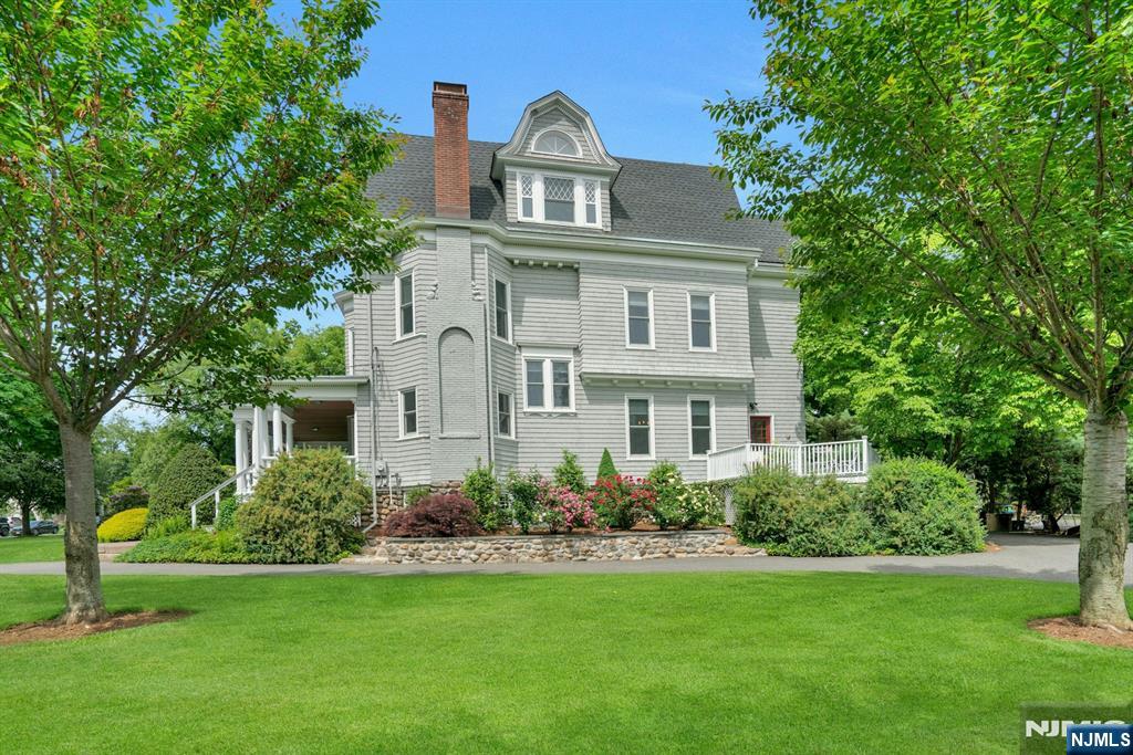 141 End Avenue