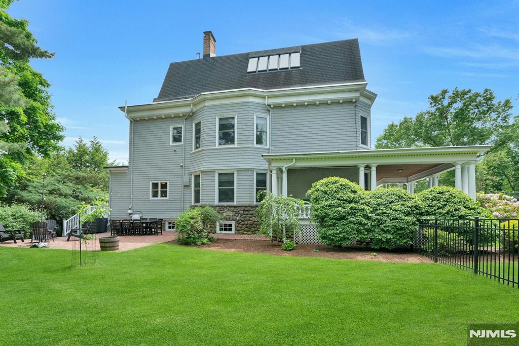 141 End Avenue