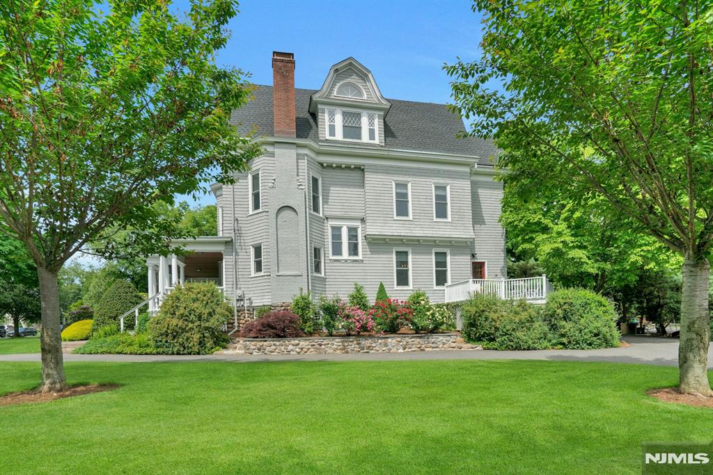 141 End Avenue