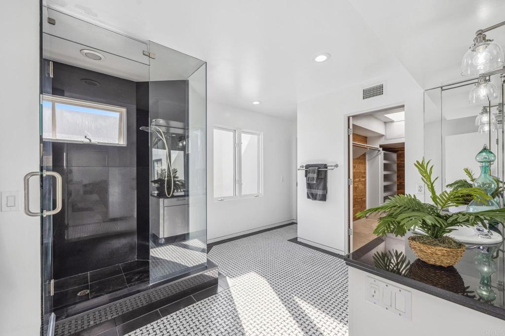 1716 Ocean Front