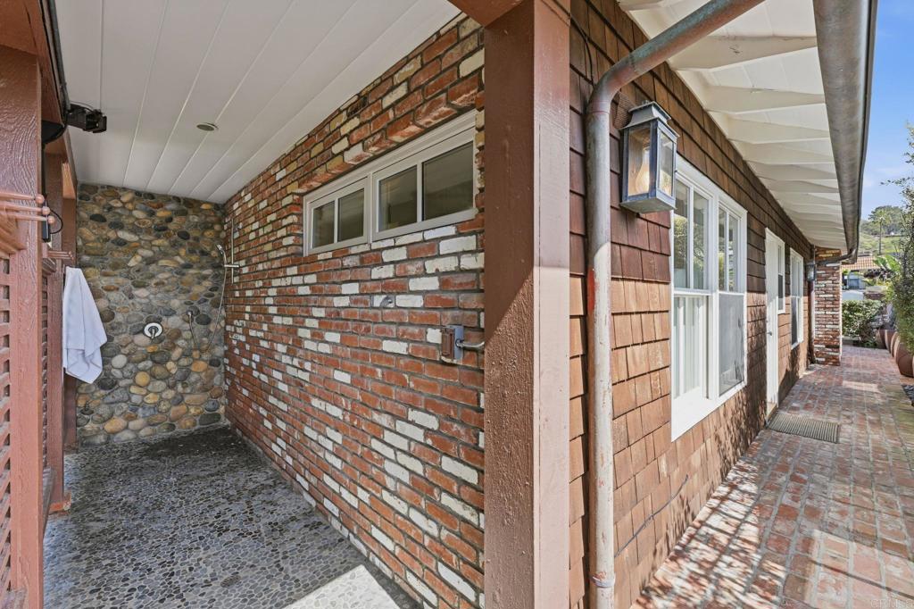 1820 Coast Boulevard