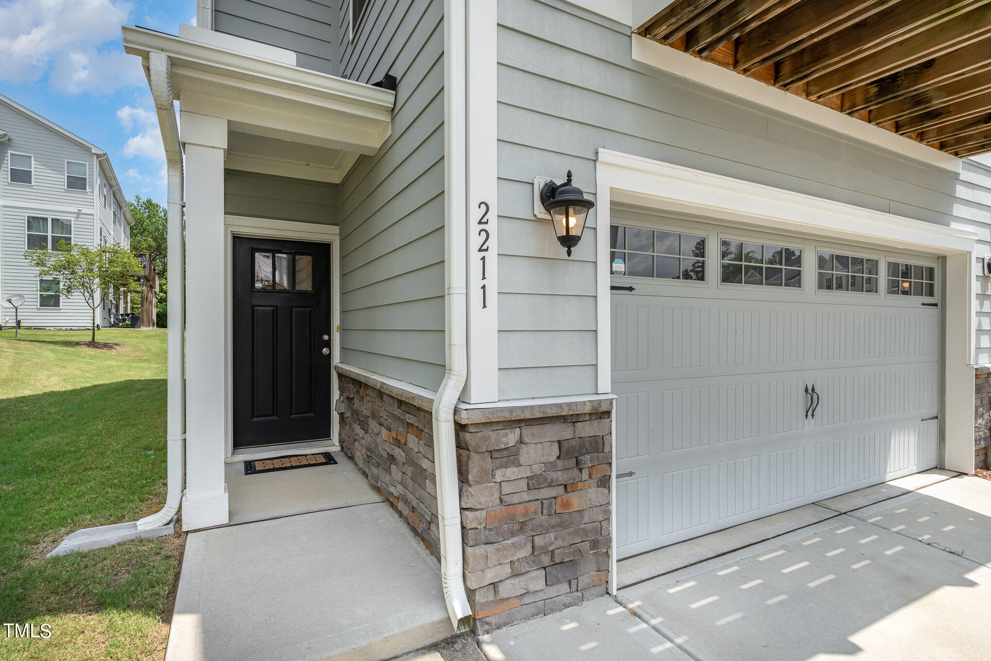 2211 Chattering Lory Lane