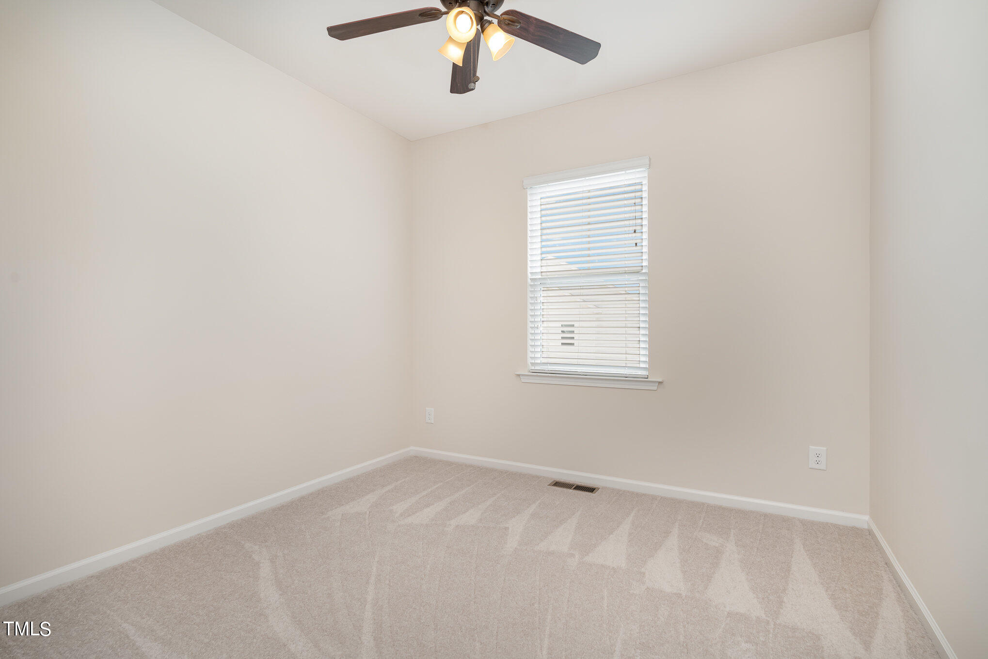 2211 Chattering Lory Lane