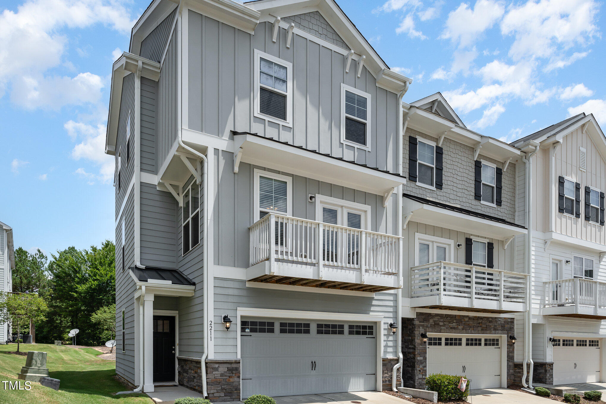 2211 Chattering Lory Lane