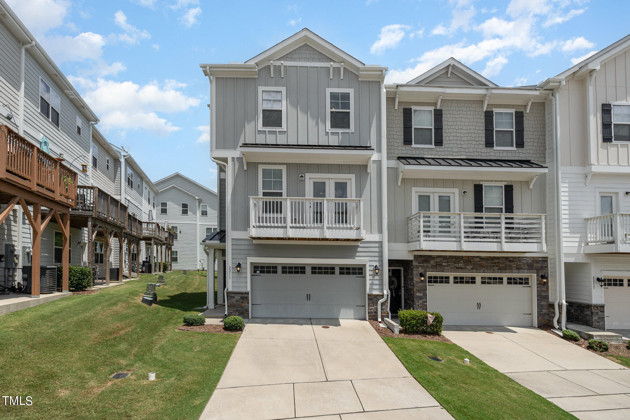 2211 Chattering Lory Lane