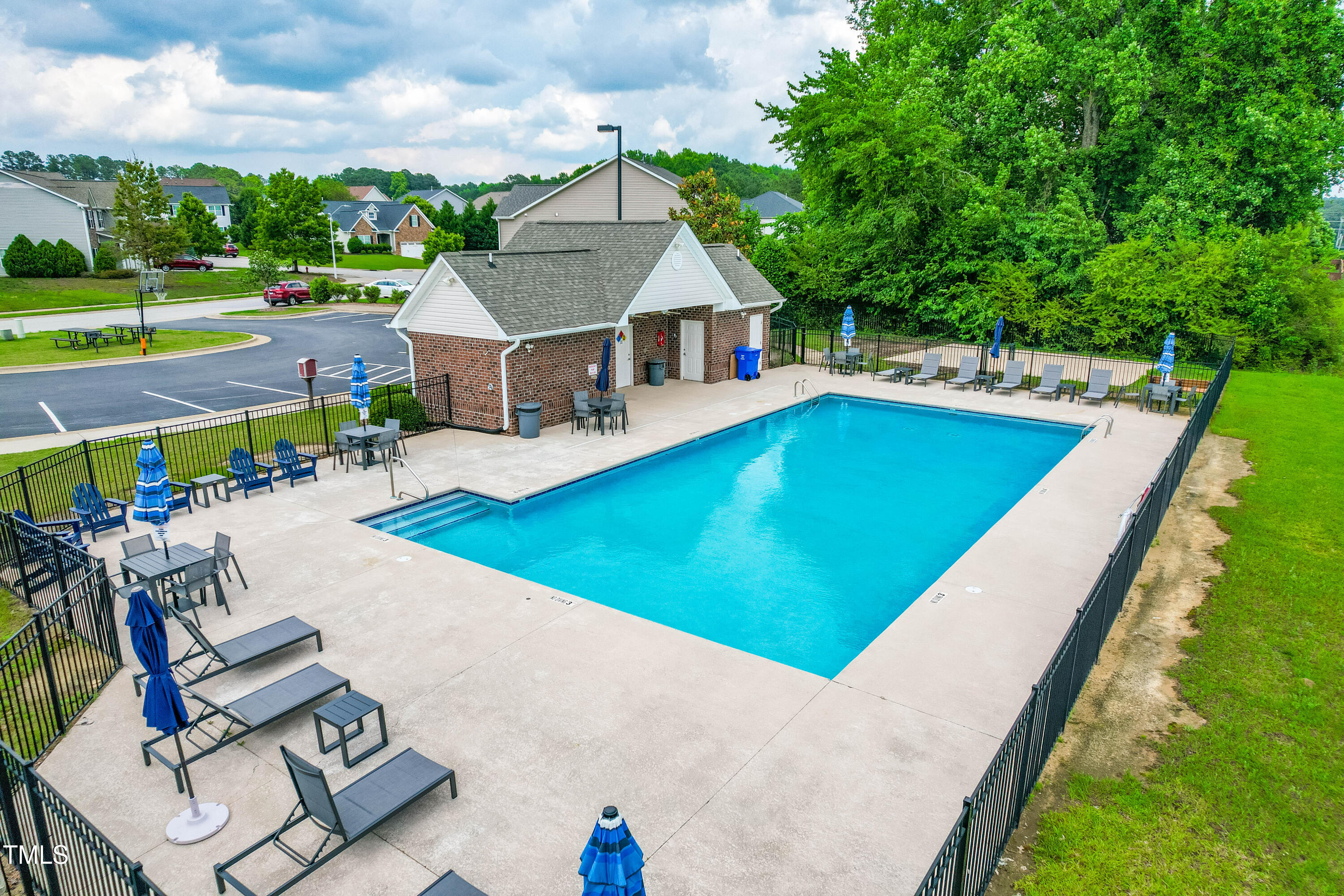 1400 Manley Court