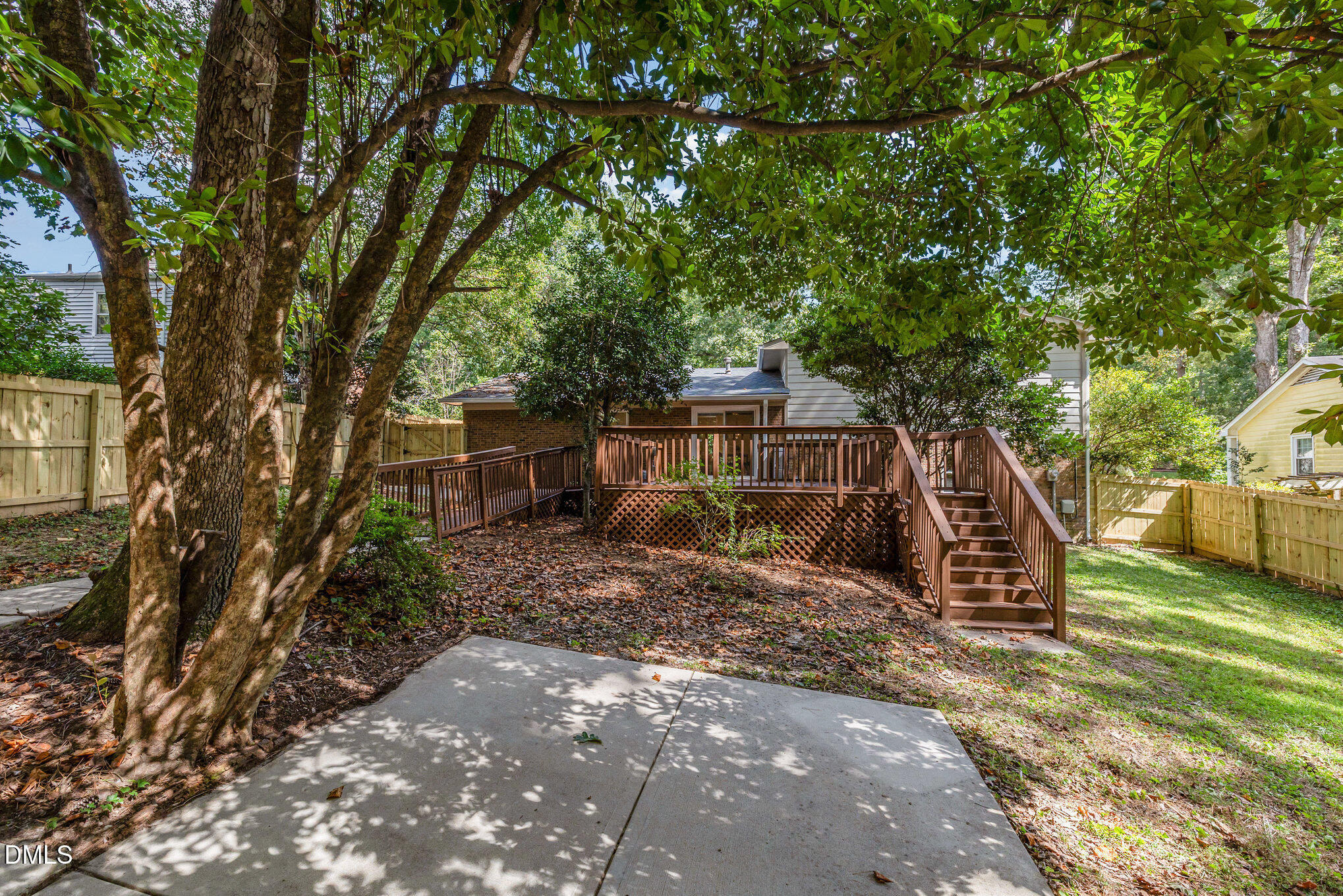 906 Griffis Street