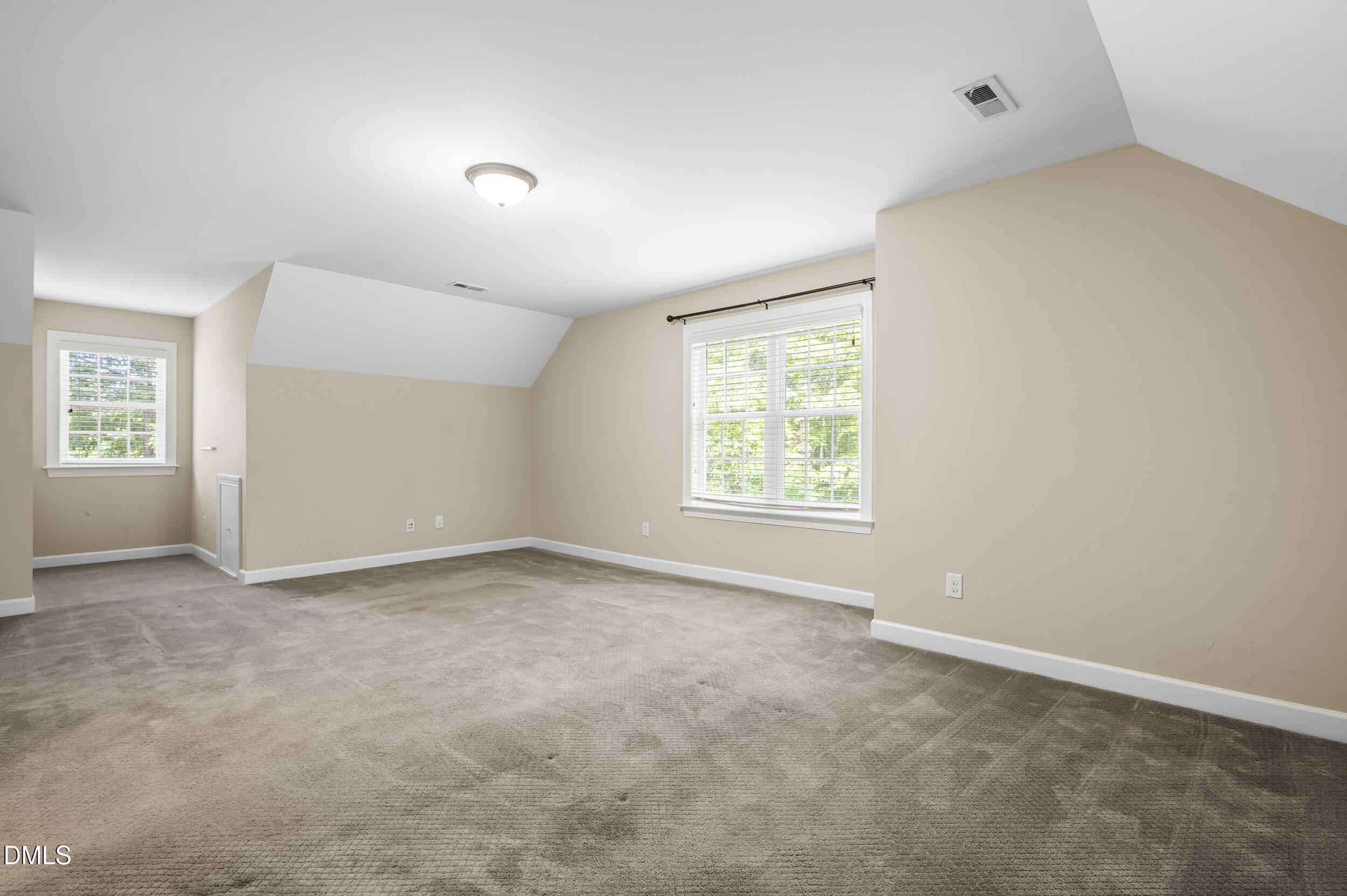 25 Chaucer Court E