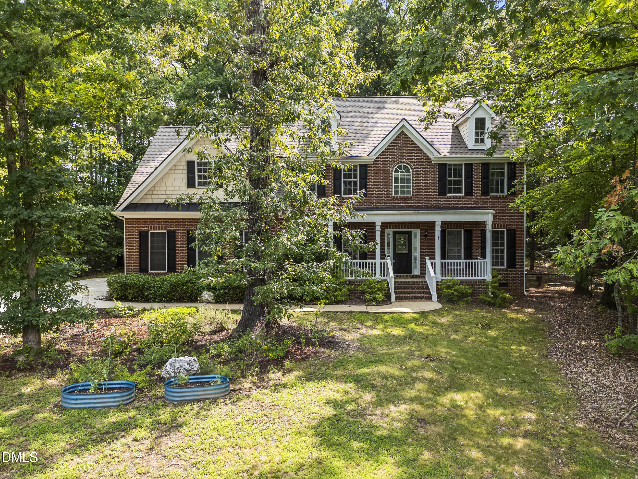 25 Chaucer Court E