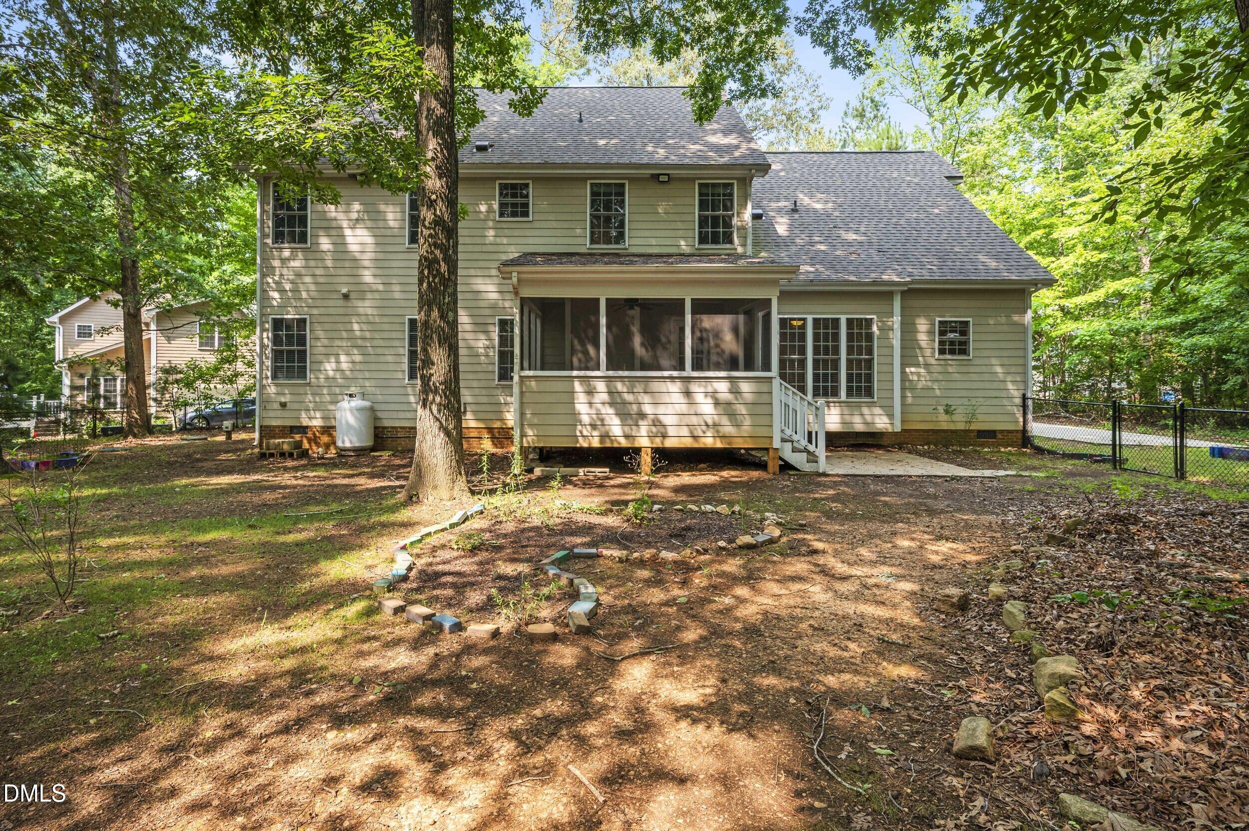 25 Chaucer Court E