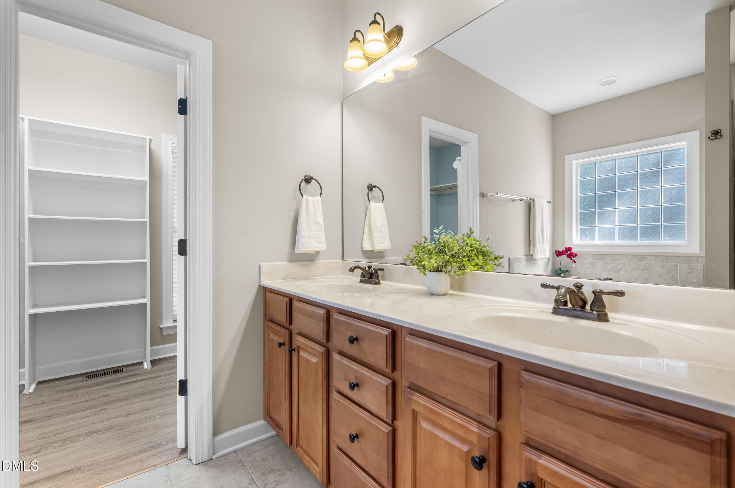 25 Chaucer Court E