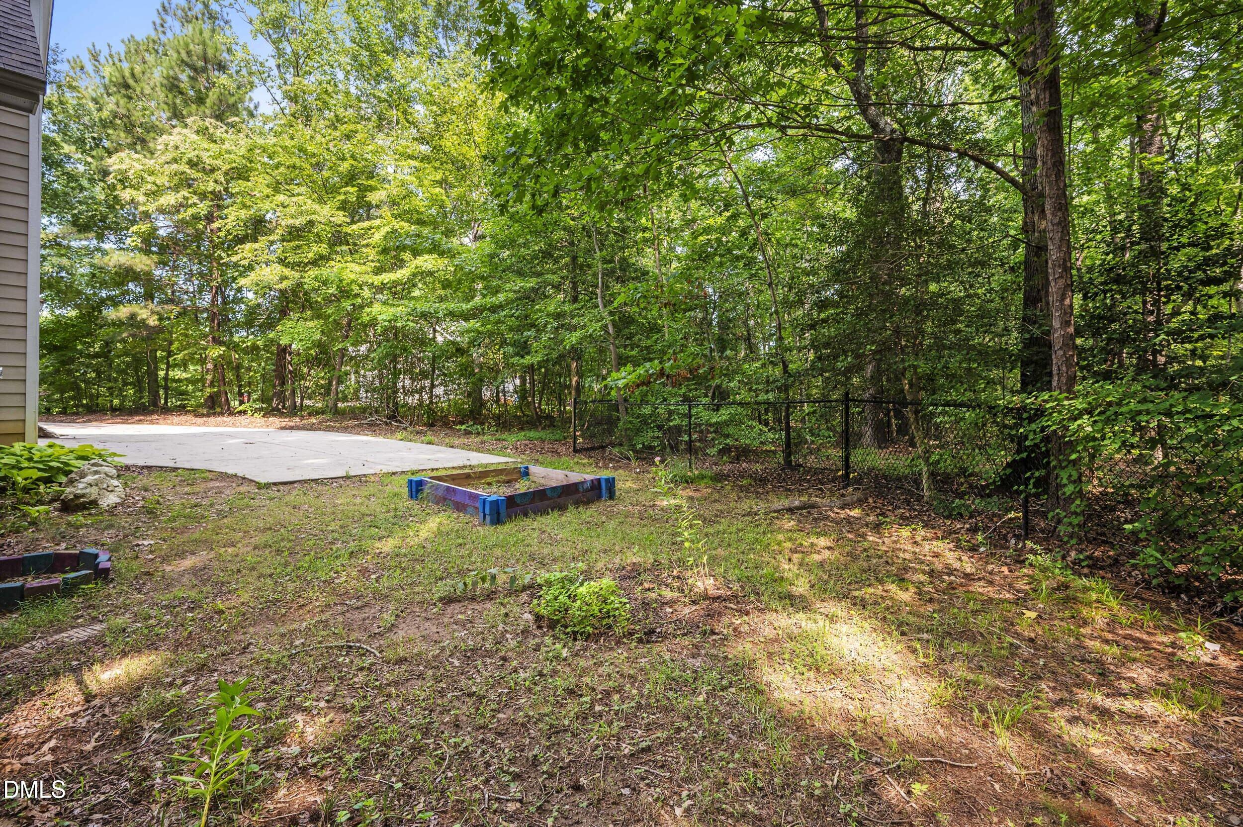 25 Chaucer Court E
