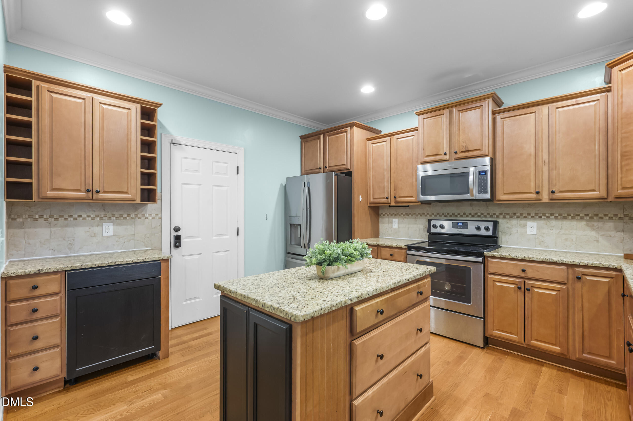 25 Chaucer Court E