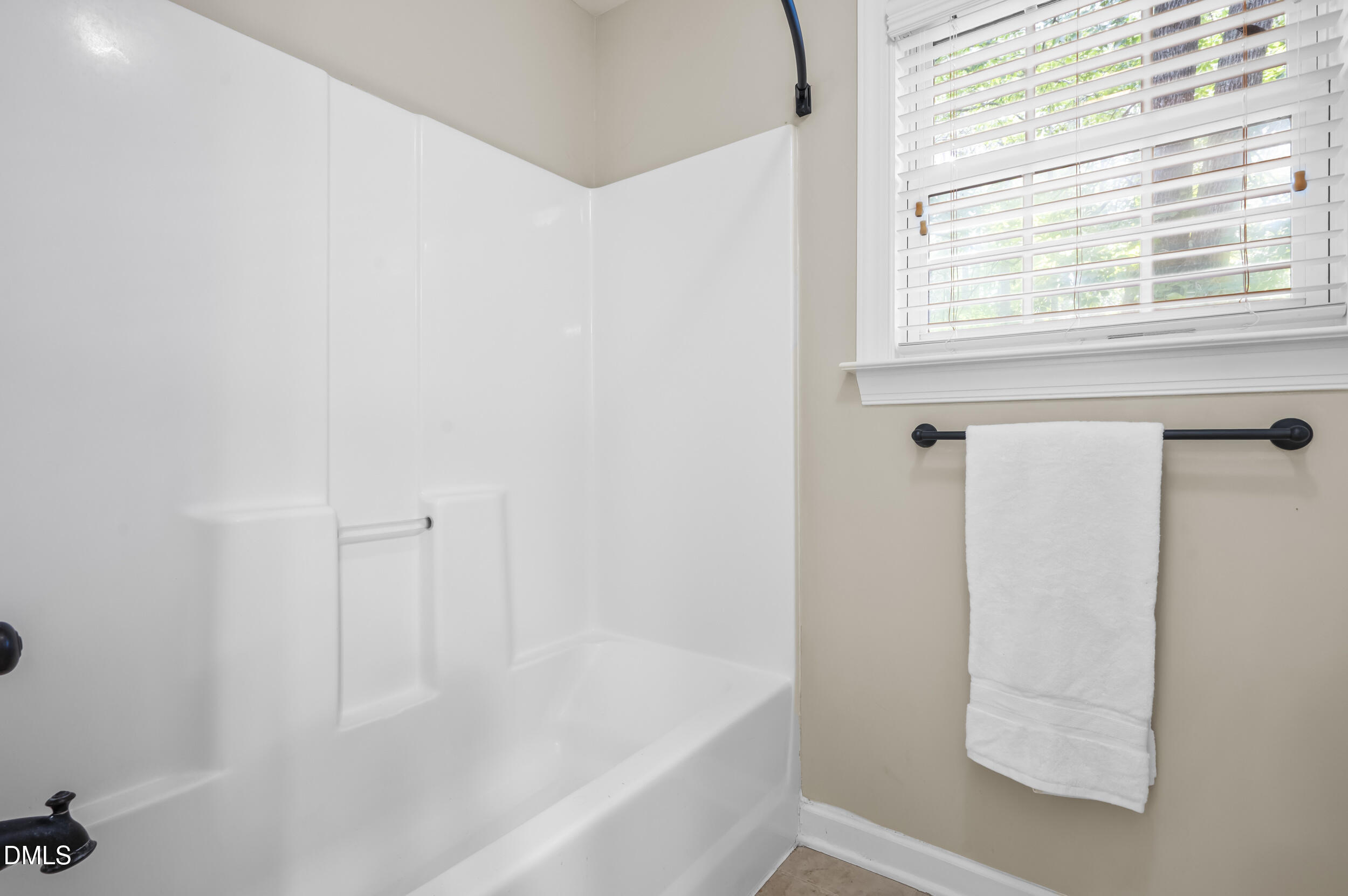 25 Chaucer Court E