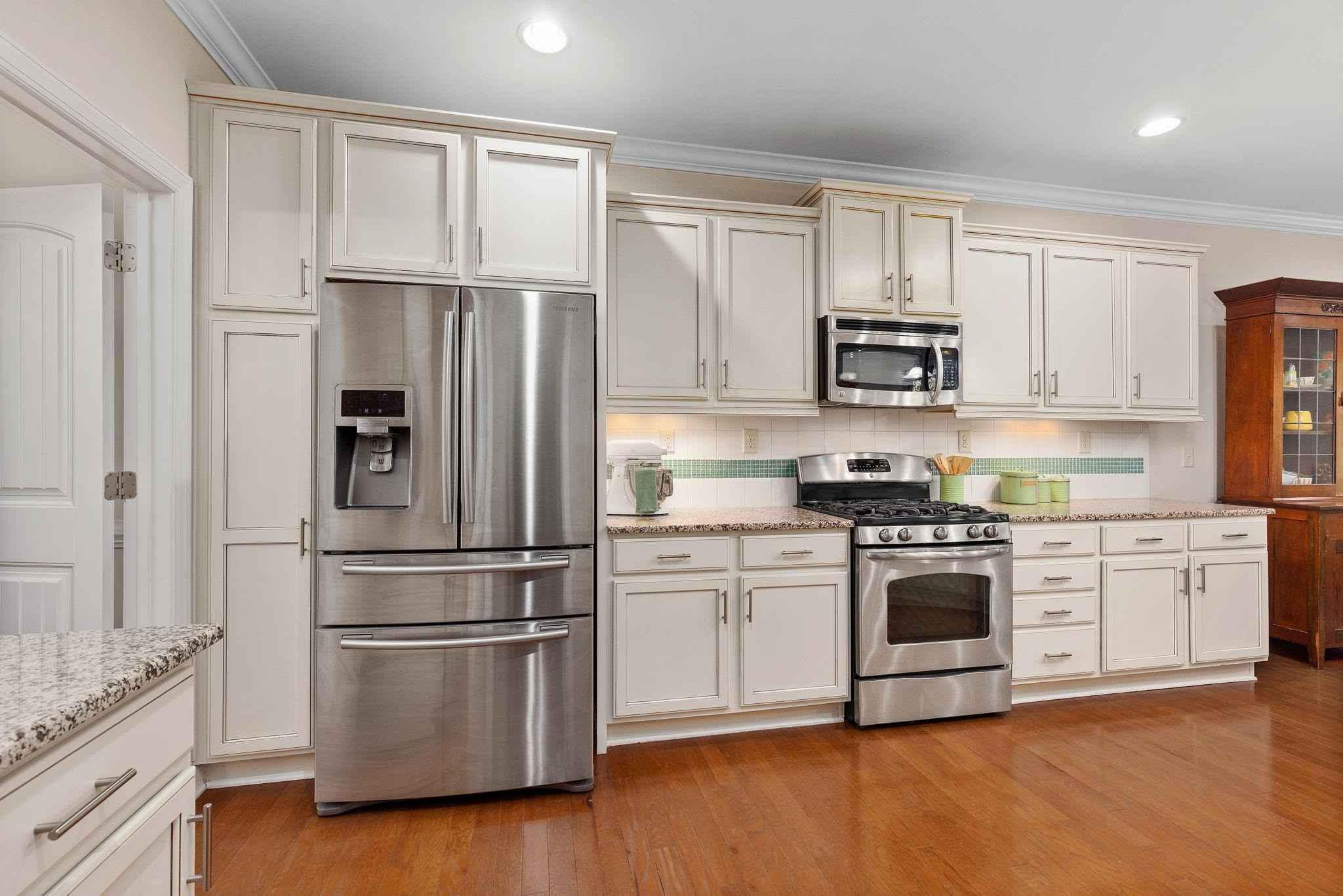 810 Hesler Court