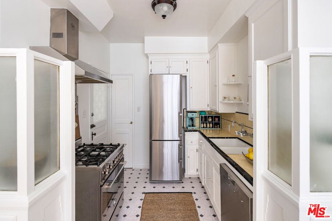 3350 James M Wood Blvd Unit: 8