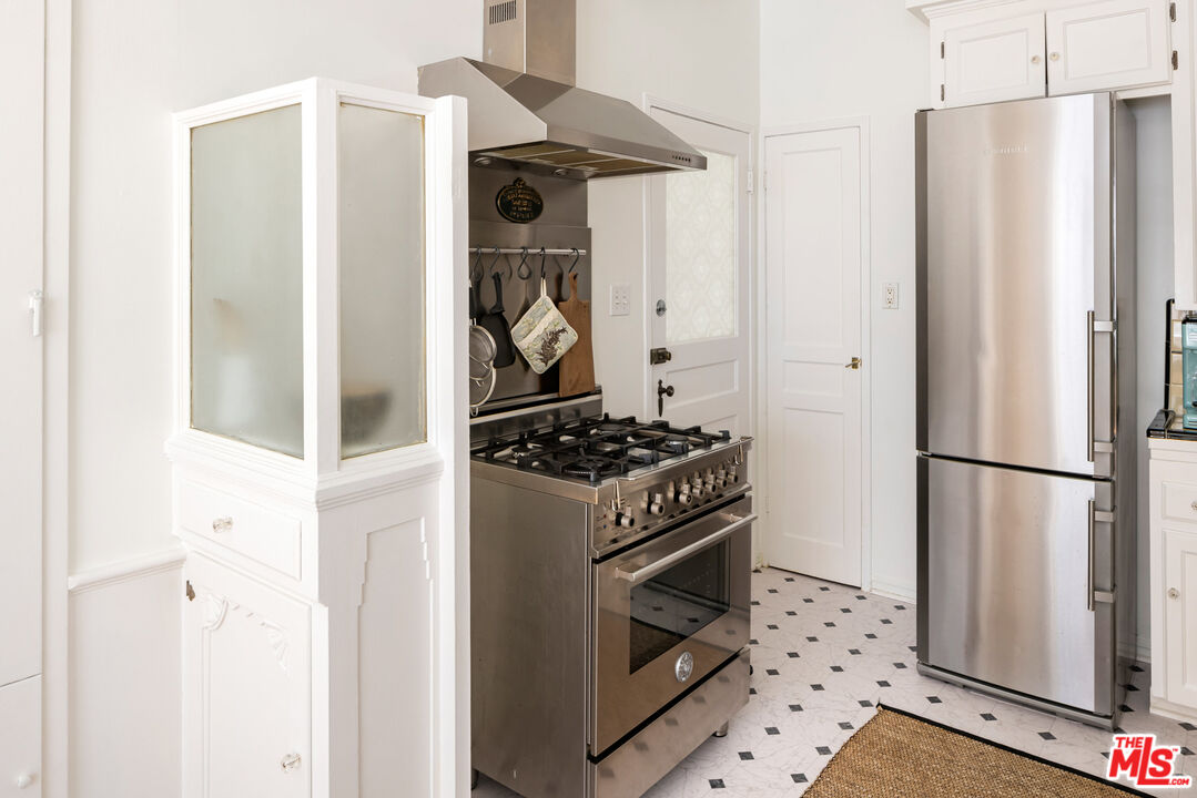 3350 James M Wood Blvd Unit: 8