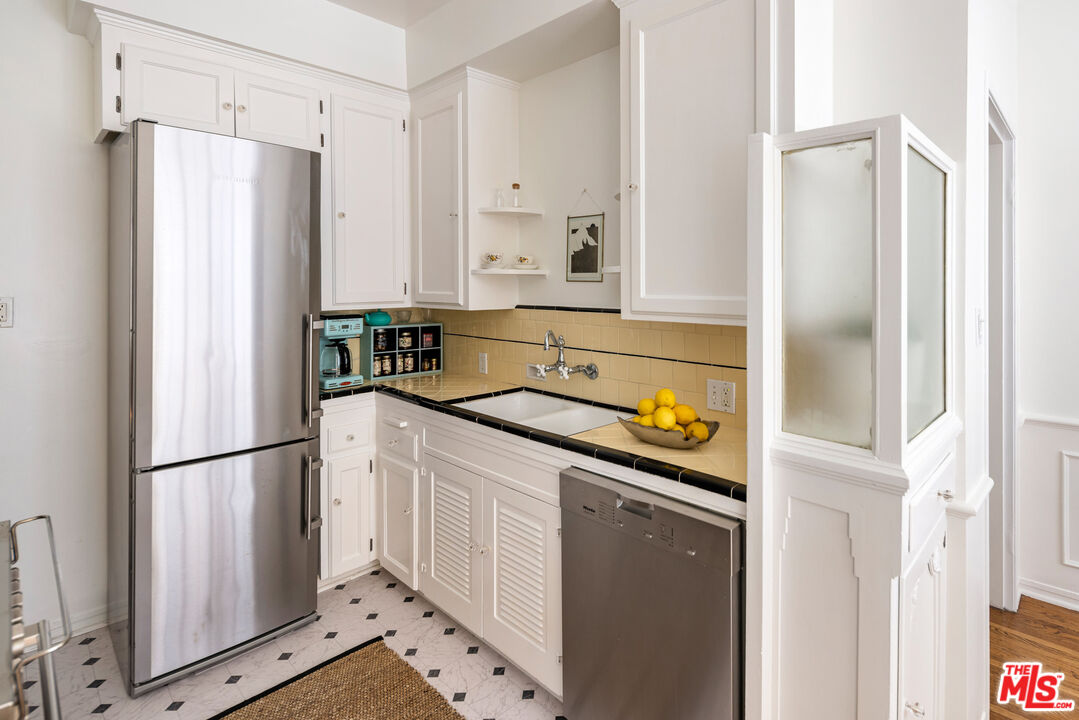 3350 James M Wood Blvd Unit: 8