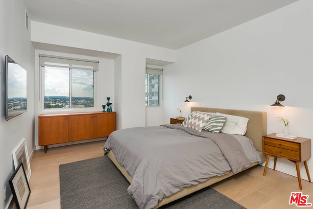 838 N DOHENY DR Unit: 807