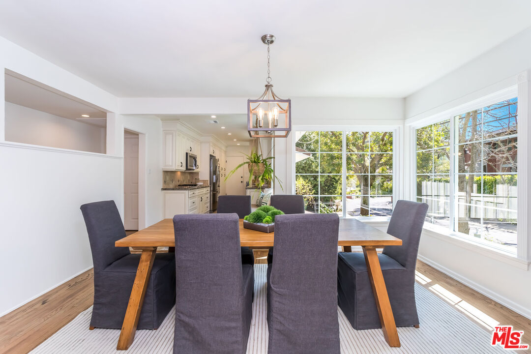 3634 Mandeville Canyon Rd