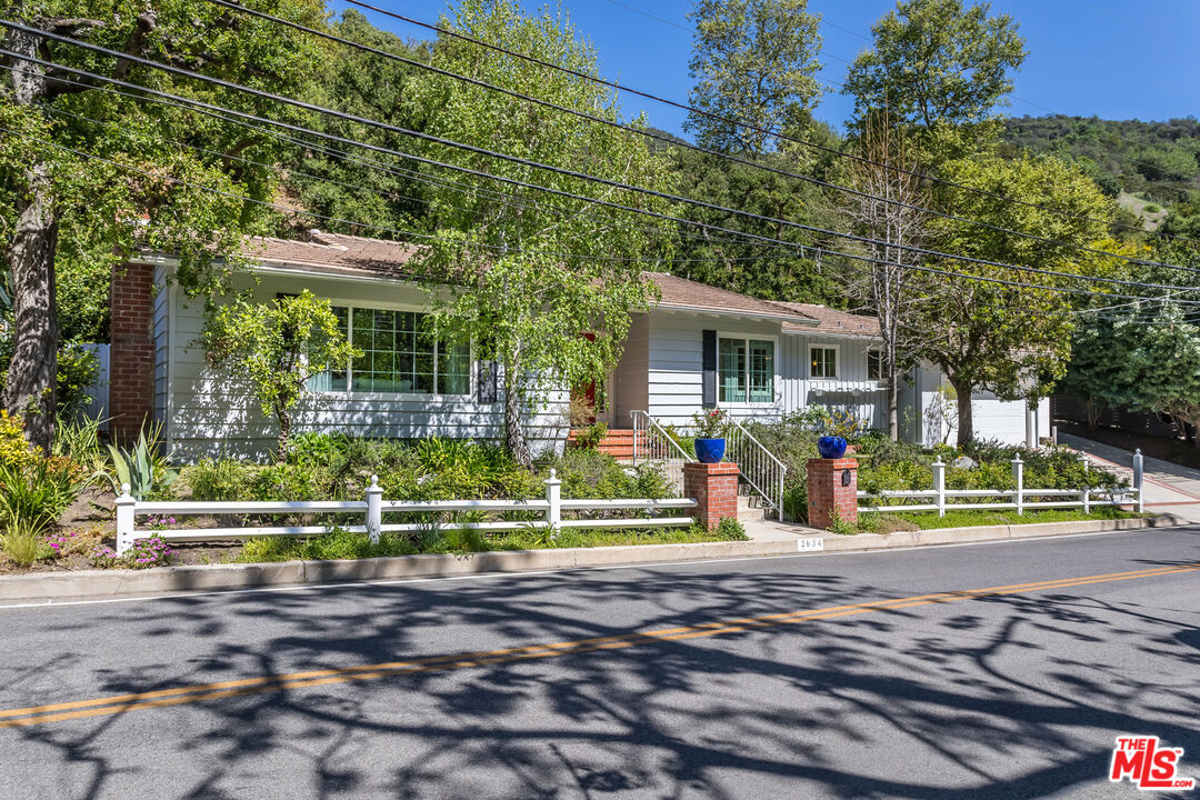 3634 Mandeville Canyon Rd