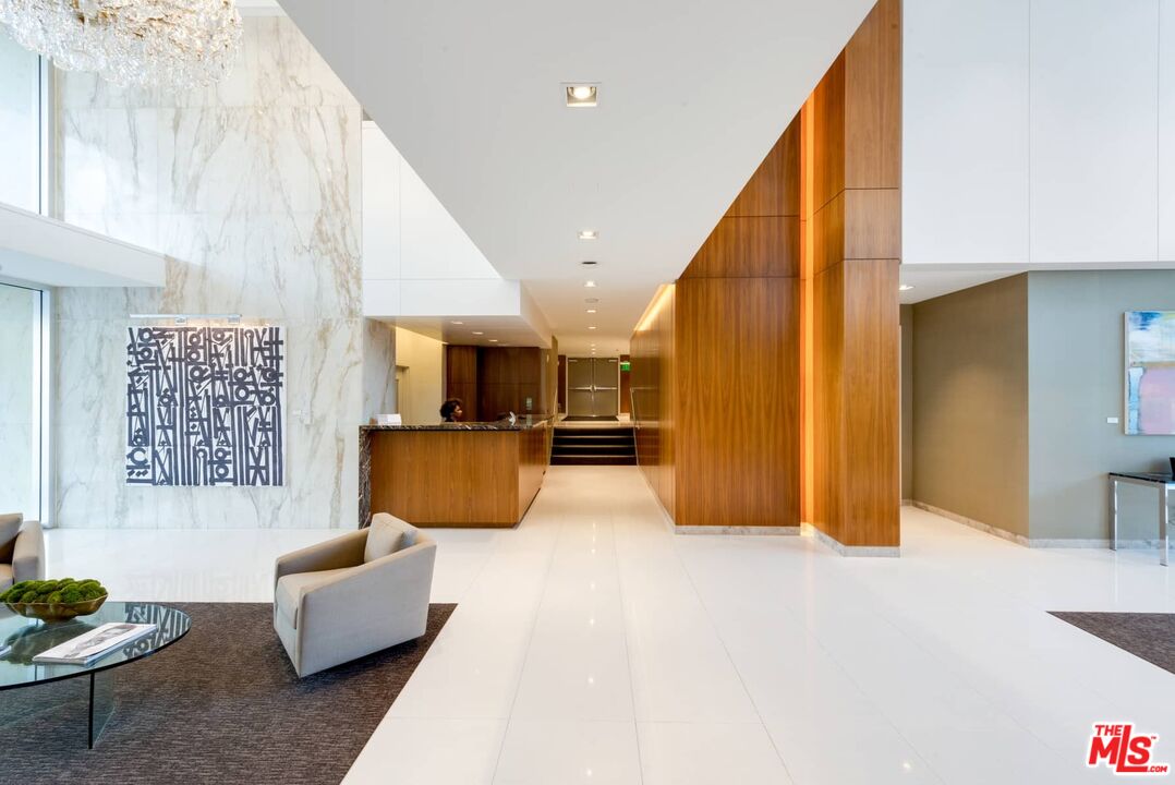 838 N DOHENY DR Unit: 807