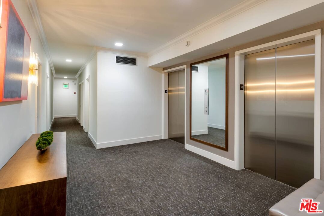 838 N DOHENY DR Unit: 807