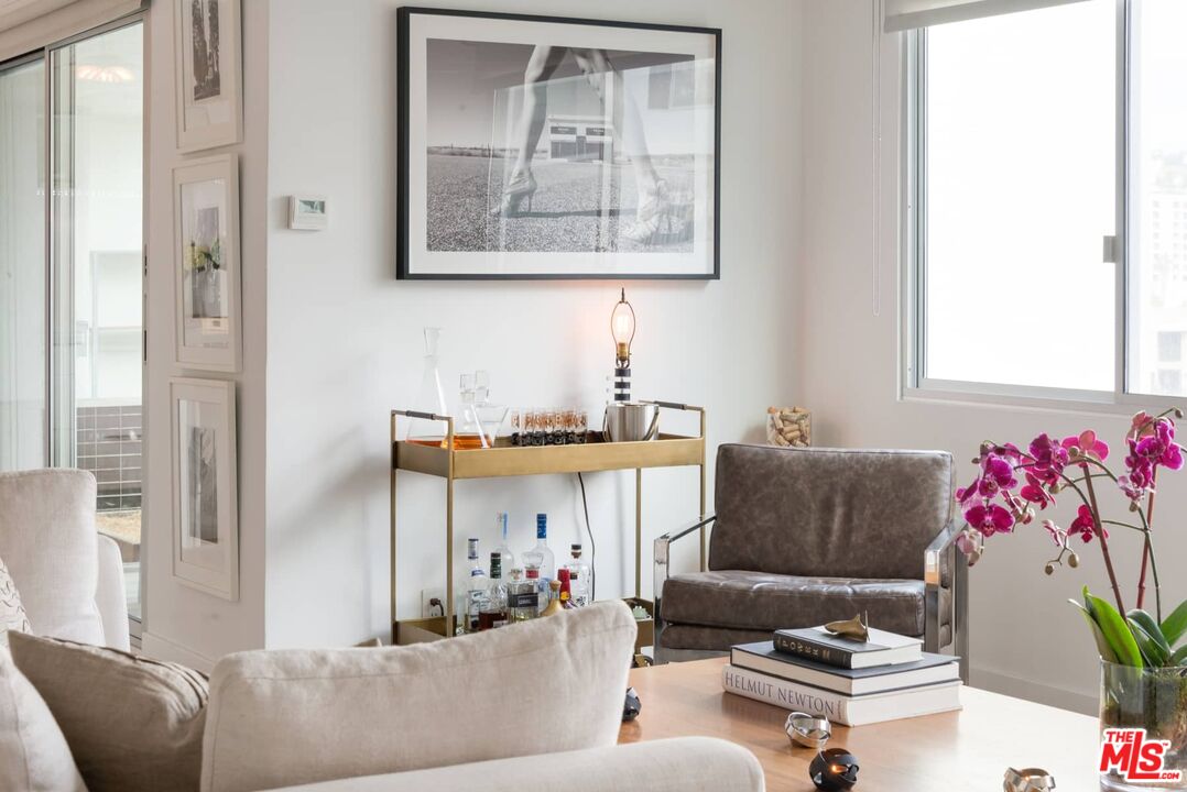 838 N DOHENY DR Unit: 807