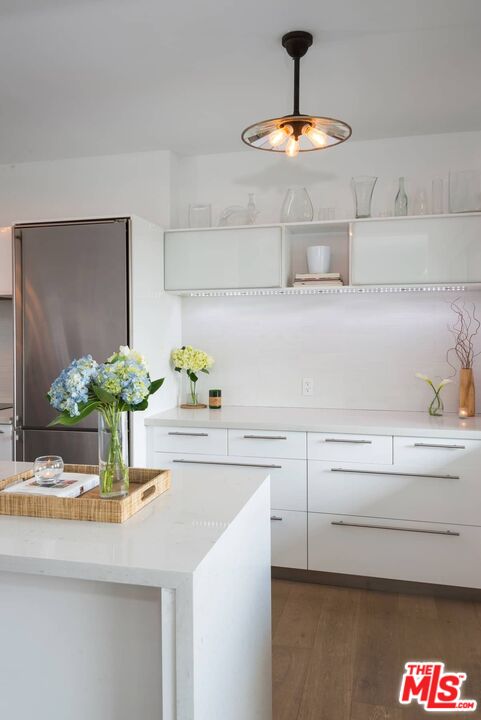 838 N DOHENY DR Unit: 807