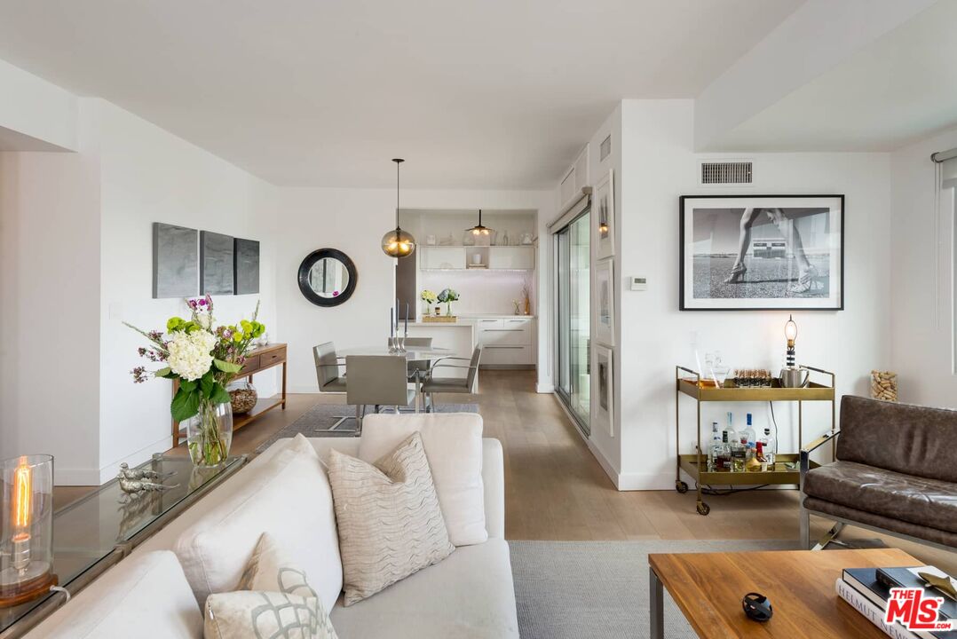 838 N DOHENY DR Unit: 807