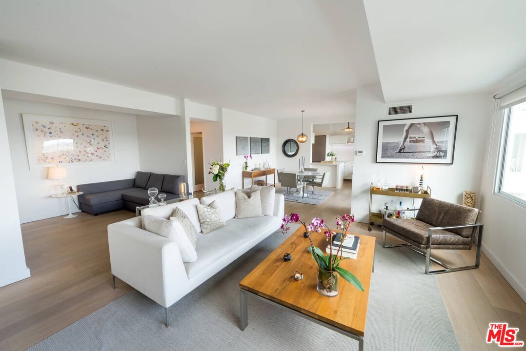 838 N DOHENY DR Unit: 807