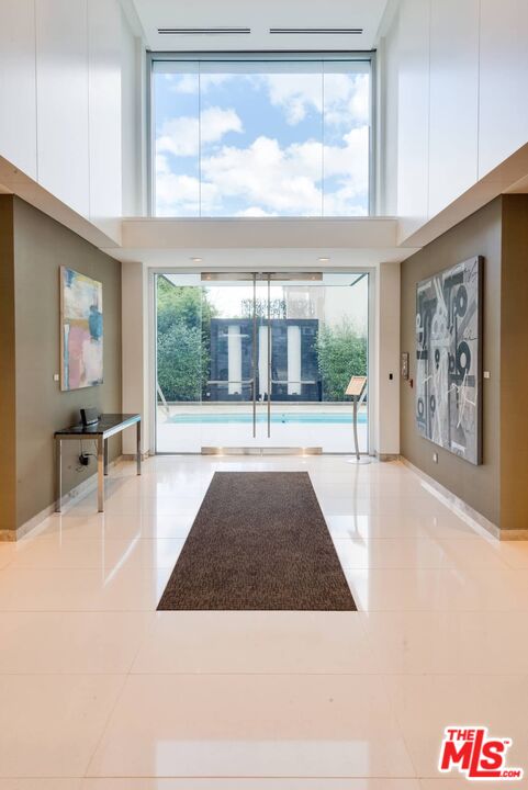 838 N DOHENY DR Unit: 807