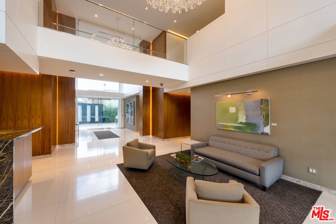838 N DOHENY DR Unit: 807