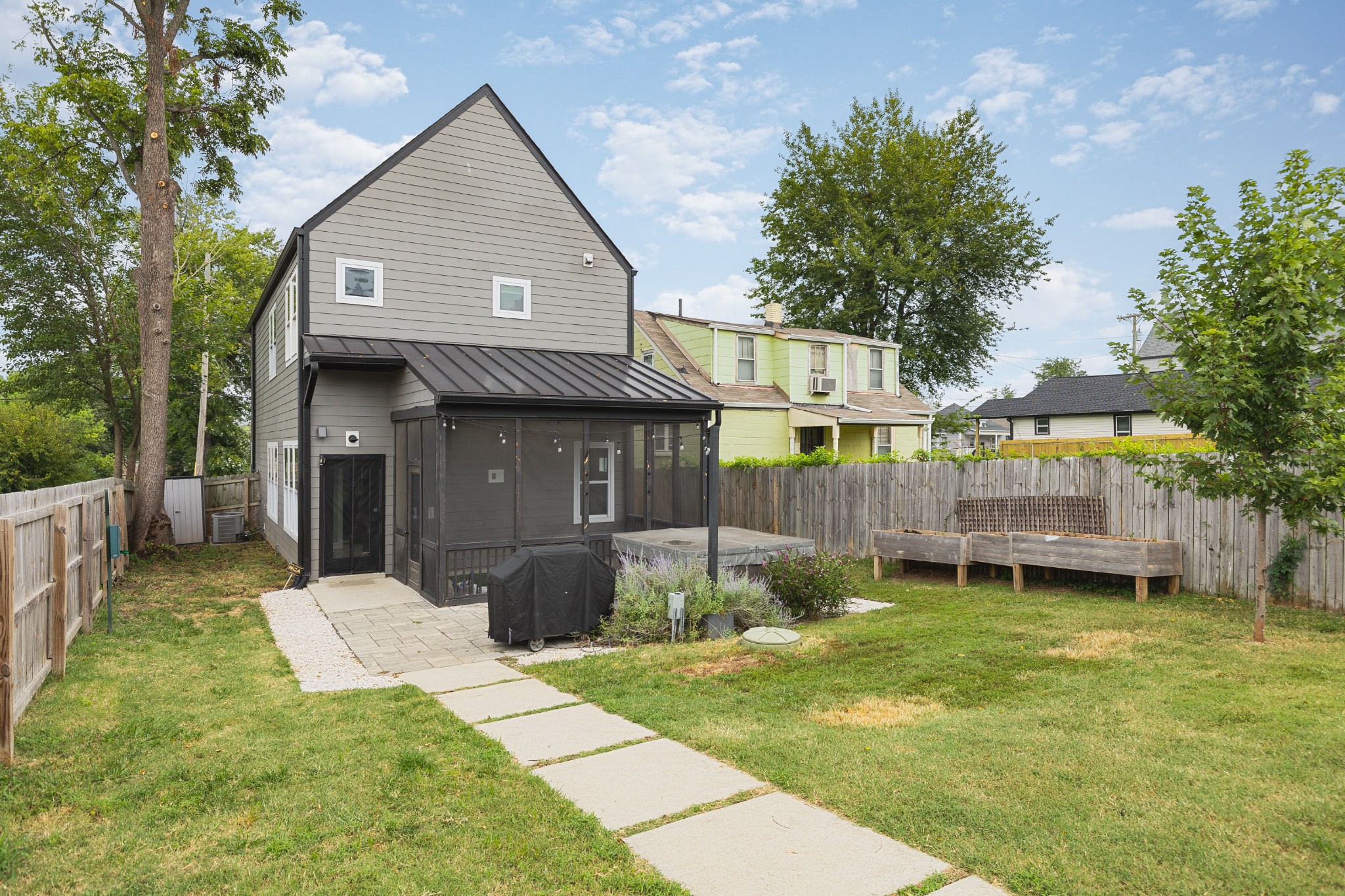 1721B Knowles St Unit: B