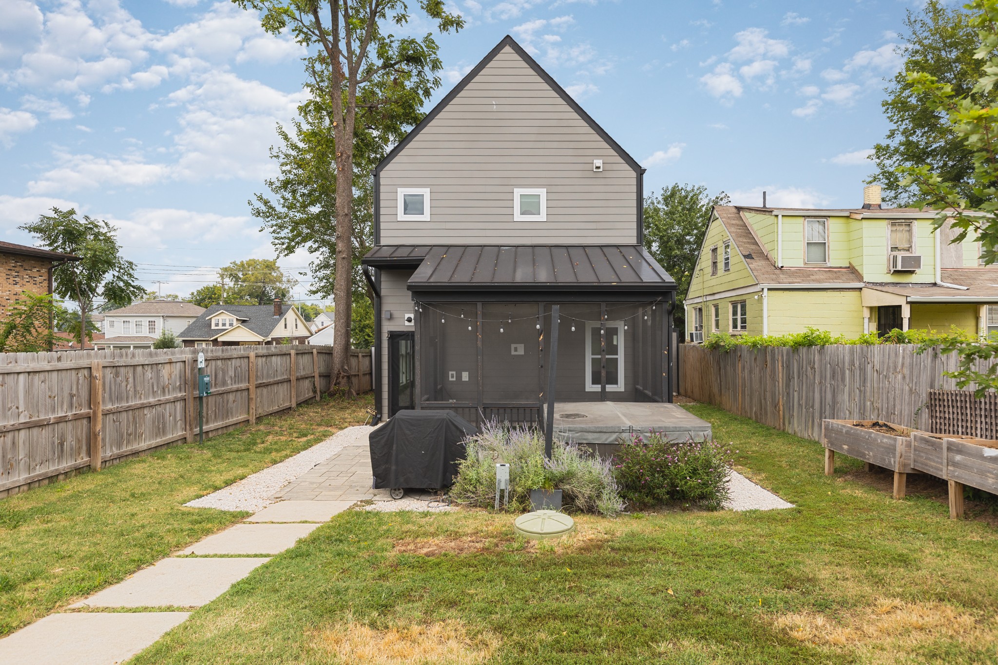1721B Knowles St Unit: B