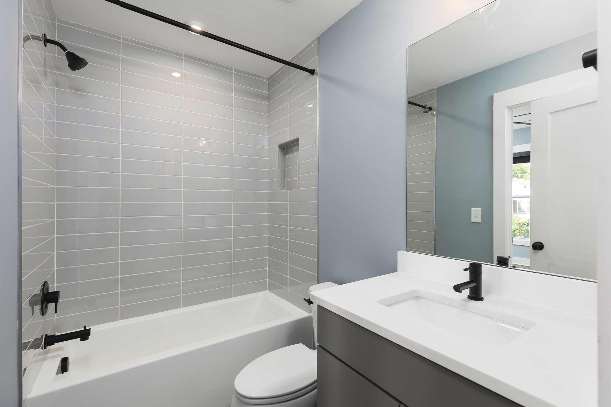 1721B Knowles St Unit: B