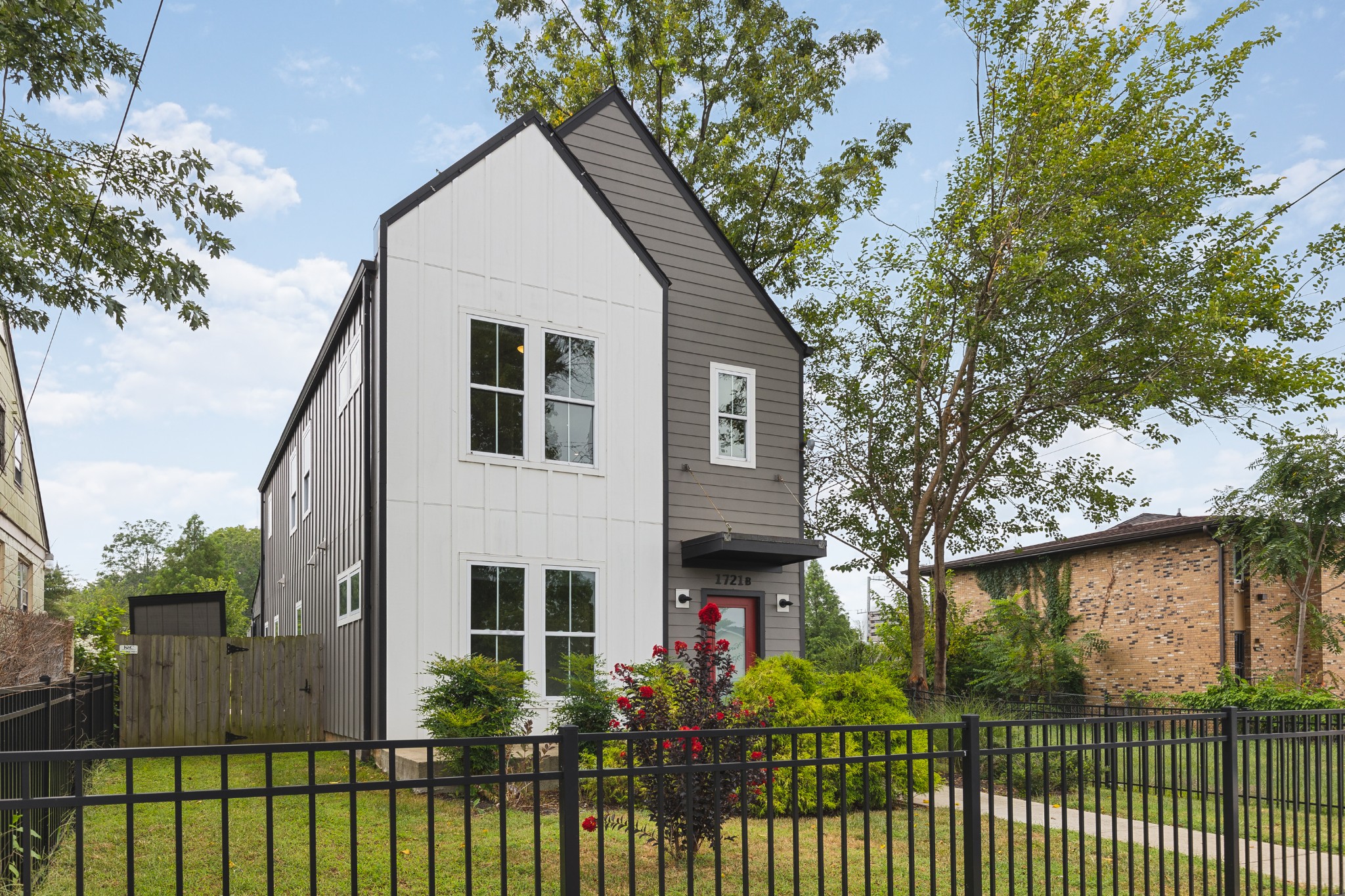 1721B Knowles St Unit: B