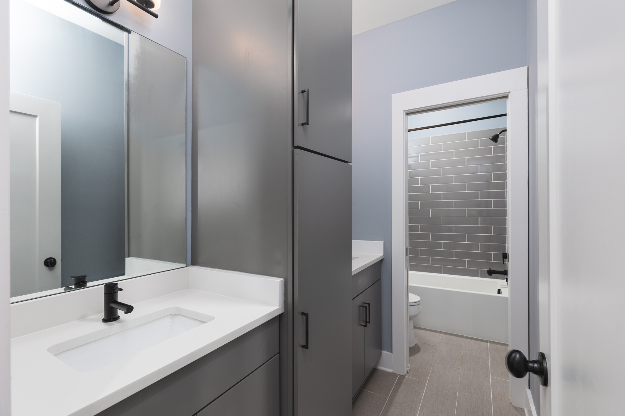 1721B Knowles St Unit: B
