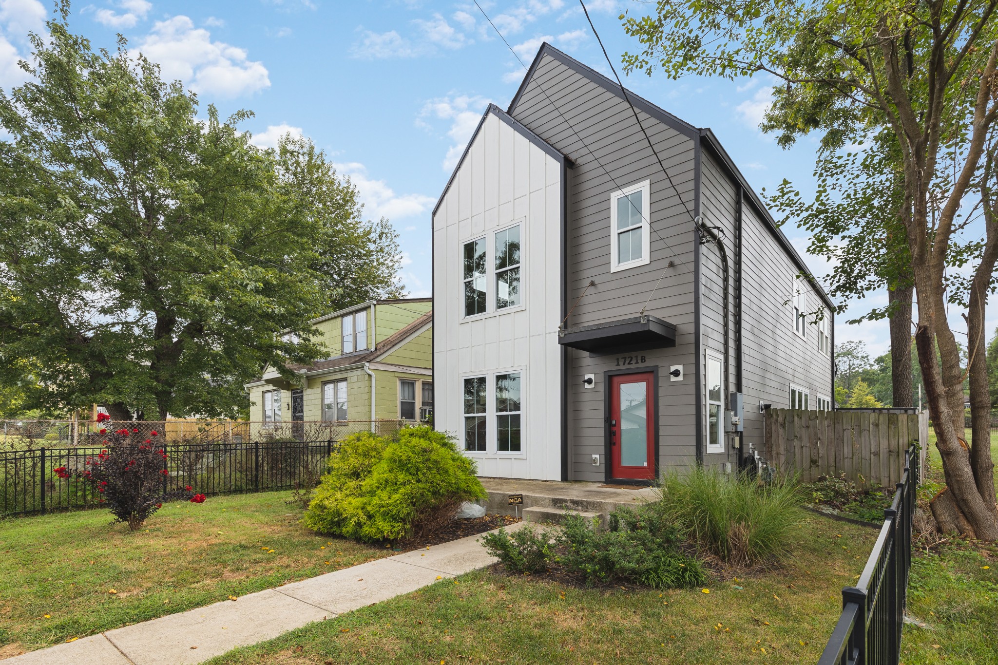 1721B Knowles St Unit: B